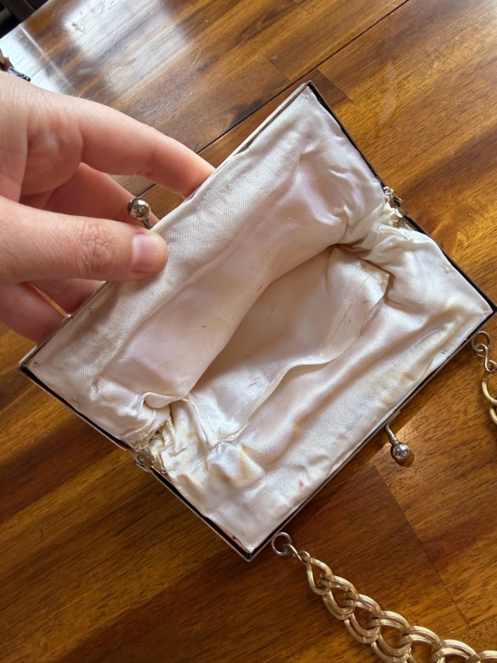Vintage Beaded White Clasp Evening Bag with Gold Chain Handle - Picture 5 of 7